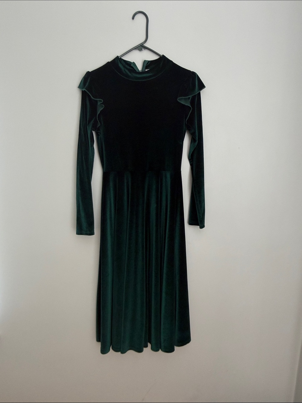 Ivy City Co Dark Green Velvet Long-Sleeve Midi Dress